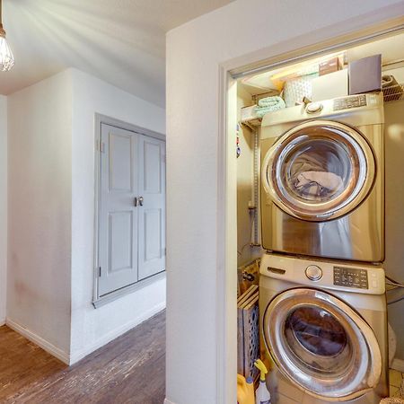 Pet-Friendly Austin Home With Private Yard And Deck! Εξωτερικό φωτογραφία